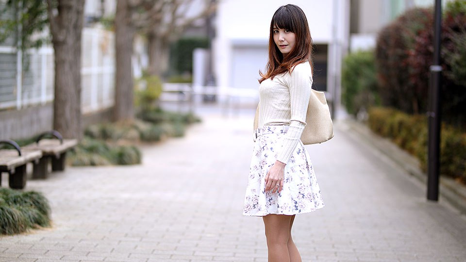 奥さん、今はいてる下着を買い取らせて下さい！〜紫陽花色したシミ付きパンティ〜